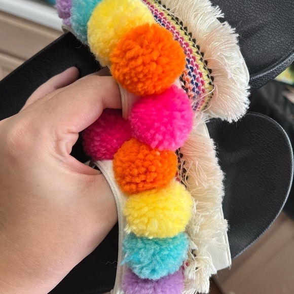 American Eagle Rainbow Pom Pom Slide Sandals Size 8 Y - Picture 5 of 5